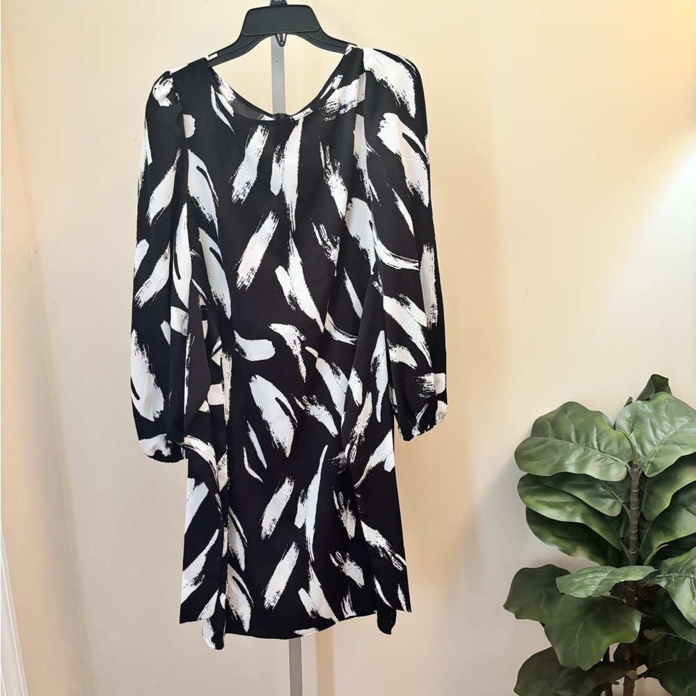 Black and White Pleated Bishop Sleeve Dress for Cocktail